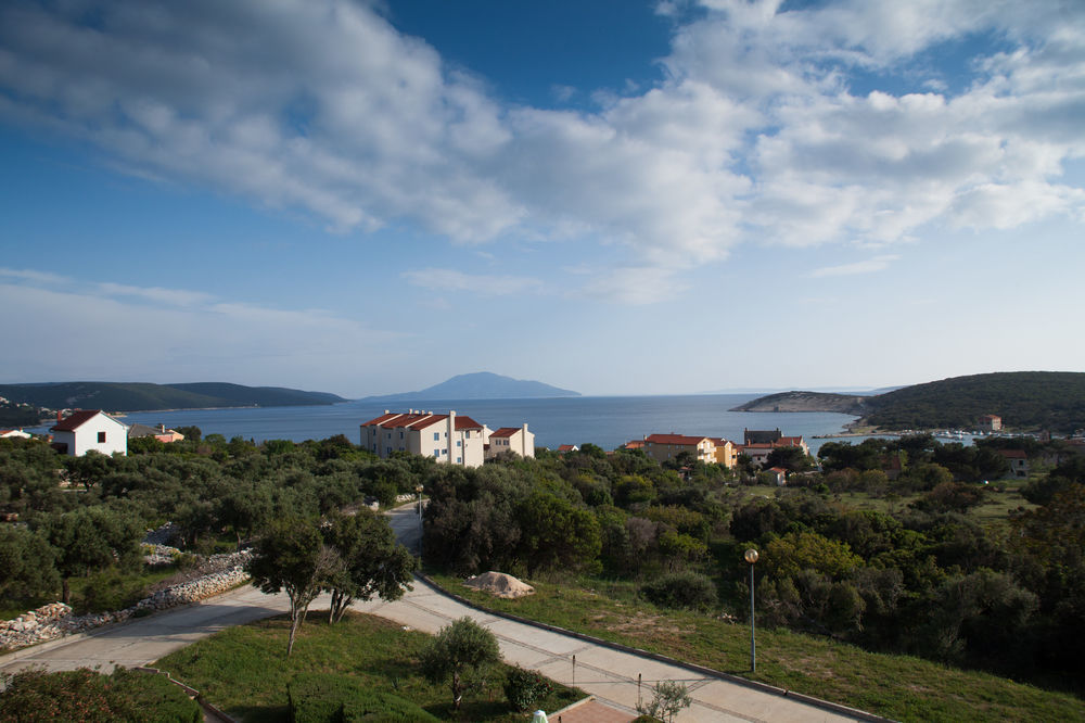 Hotel Zlatni Lav Мартиншчица Экстерьер фото