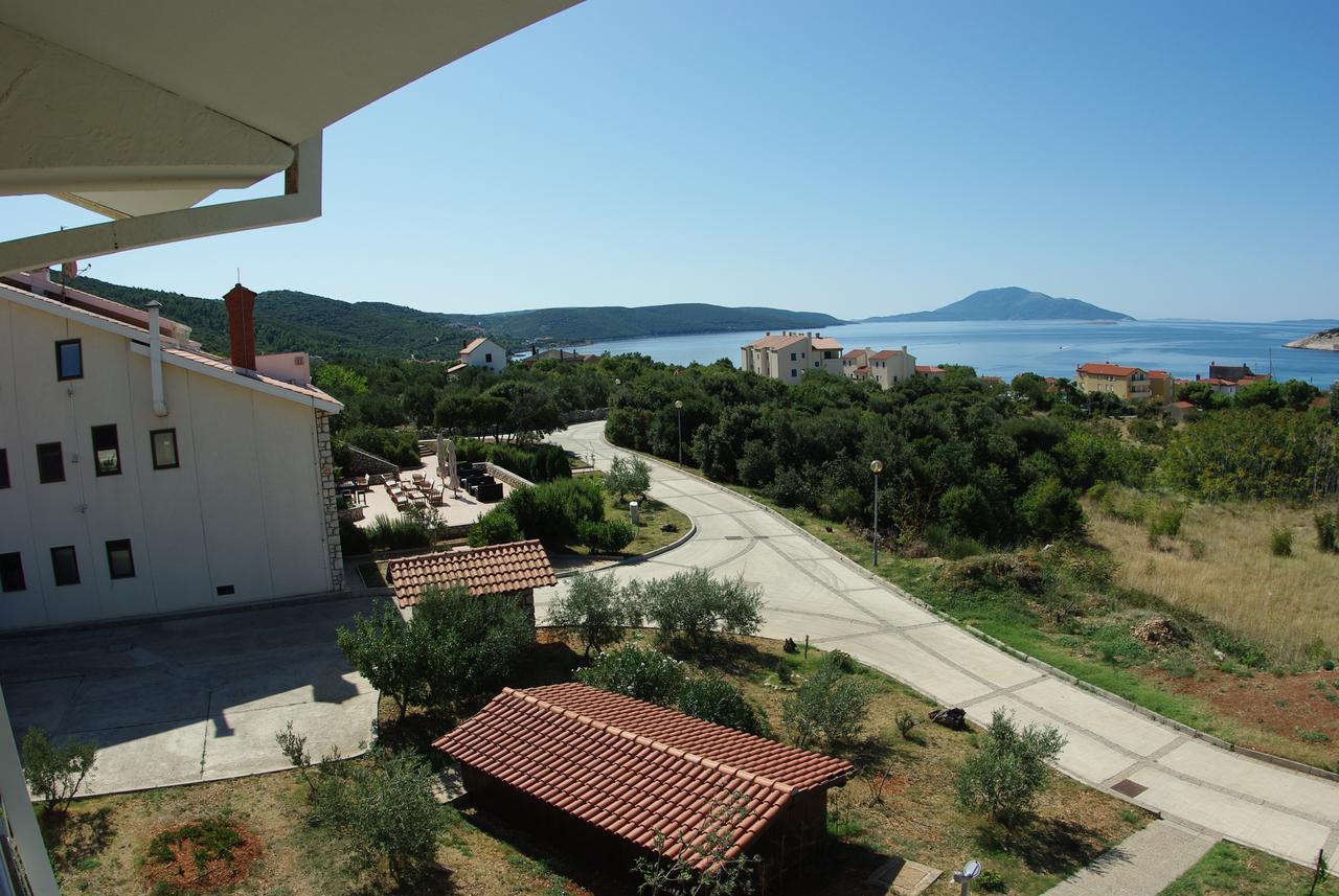 Hotel Zlatni Lav Мартиншчица Экстерьер фото